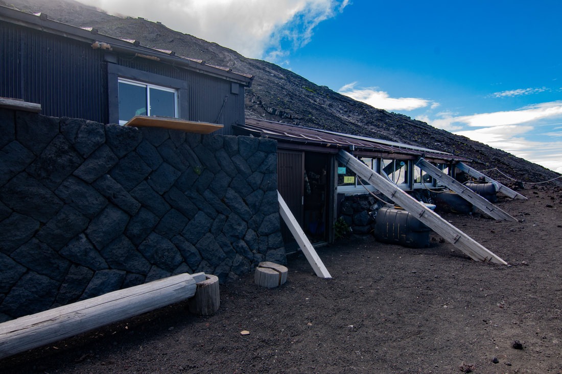 Toyokan hut at 7th station